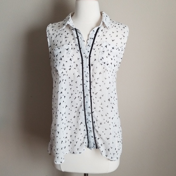 Bird print button up sleeveless blouse - Picture 2 of 8